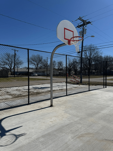 Newark - 8' black chain link for basketball court